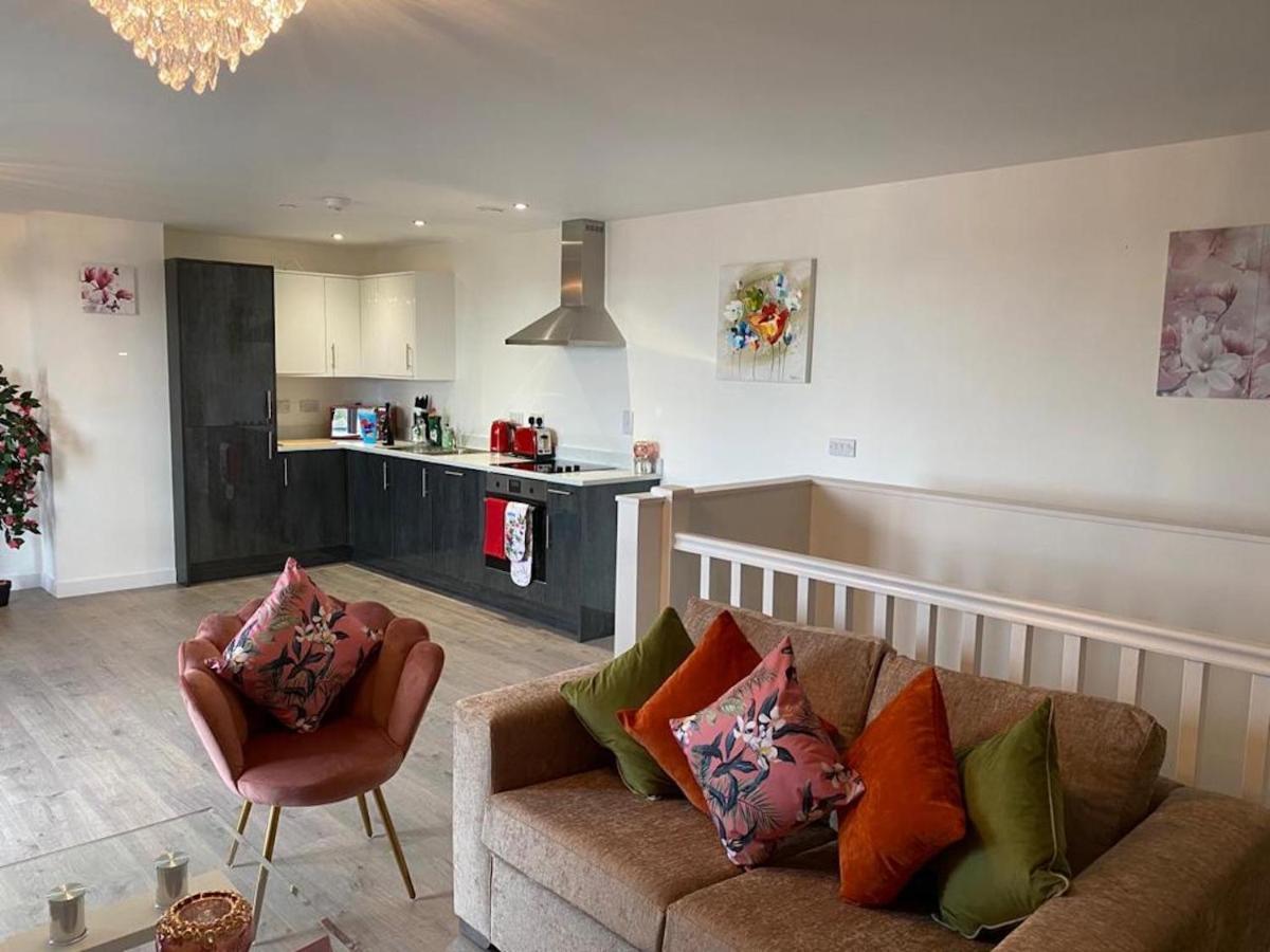 Central 2 Bed Newly Built Duplex Penthouse With Free Gated, On-Site Parking, Lift Access, Self Check-In, Super Fast Wifi, Two Cathedral View Terraces & Sleeps 6 Peterborough Ngoại thất bức ảnh