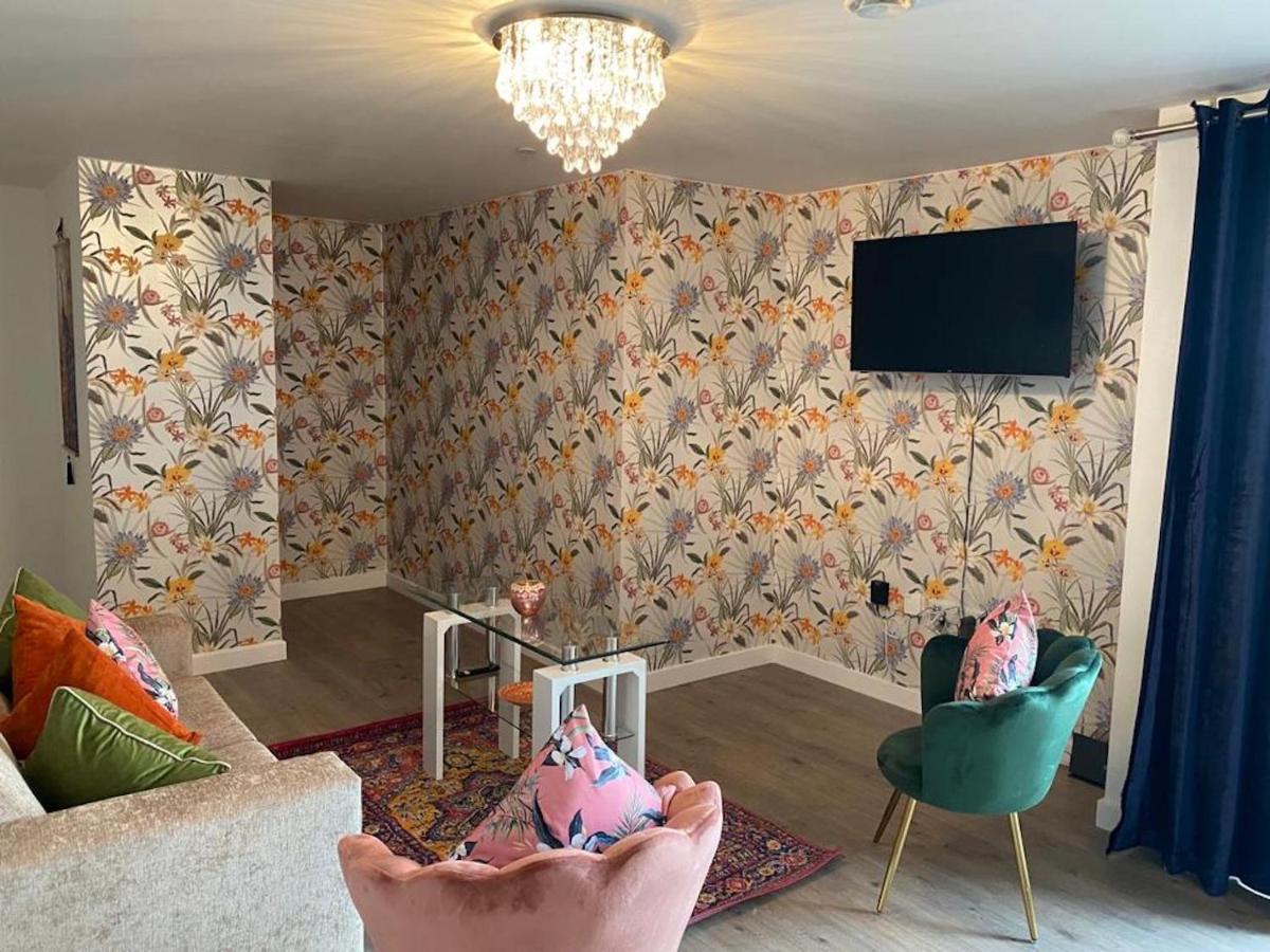 Central 2 Bed Newly Built Duplex Penthouse With Free Gated, On-Site Parking, Lift Access, Self Check-In, Super Fast Wifi, Two Cathedral View Terraces & Sleeps 6 Peterborough Ngoại thất bức ảnh