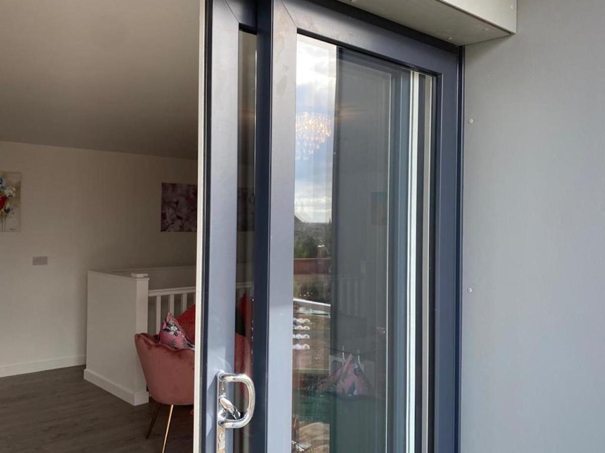 Central 2 Bed Newly Built Duplex Penthouse With Free Gated, On-Site Parking, Lift Access, Self Check-In, Super Fast Wifi, Two Cathedral View Terraces & Sleeps 6 Peterborough Ngoại thất bức ảnh