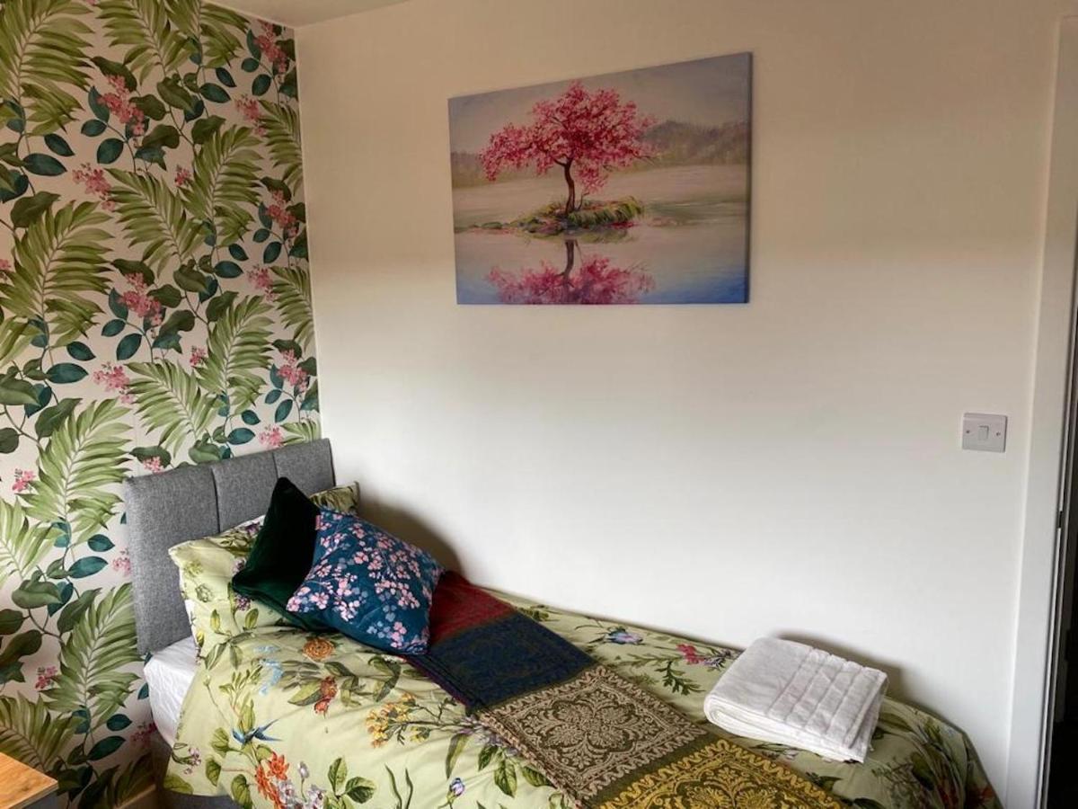 Central 2 Bed Newly Built Duplex Penthouse With Free Gated, On-Site Parking, Lift Access, Self Check-In, Super Fast Wifi, Two Cathedral View Terraces & Sleeps 6 Peterborough Ngoại thất bức ảnh