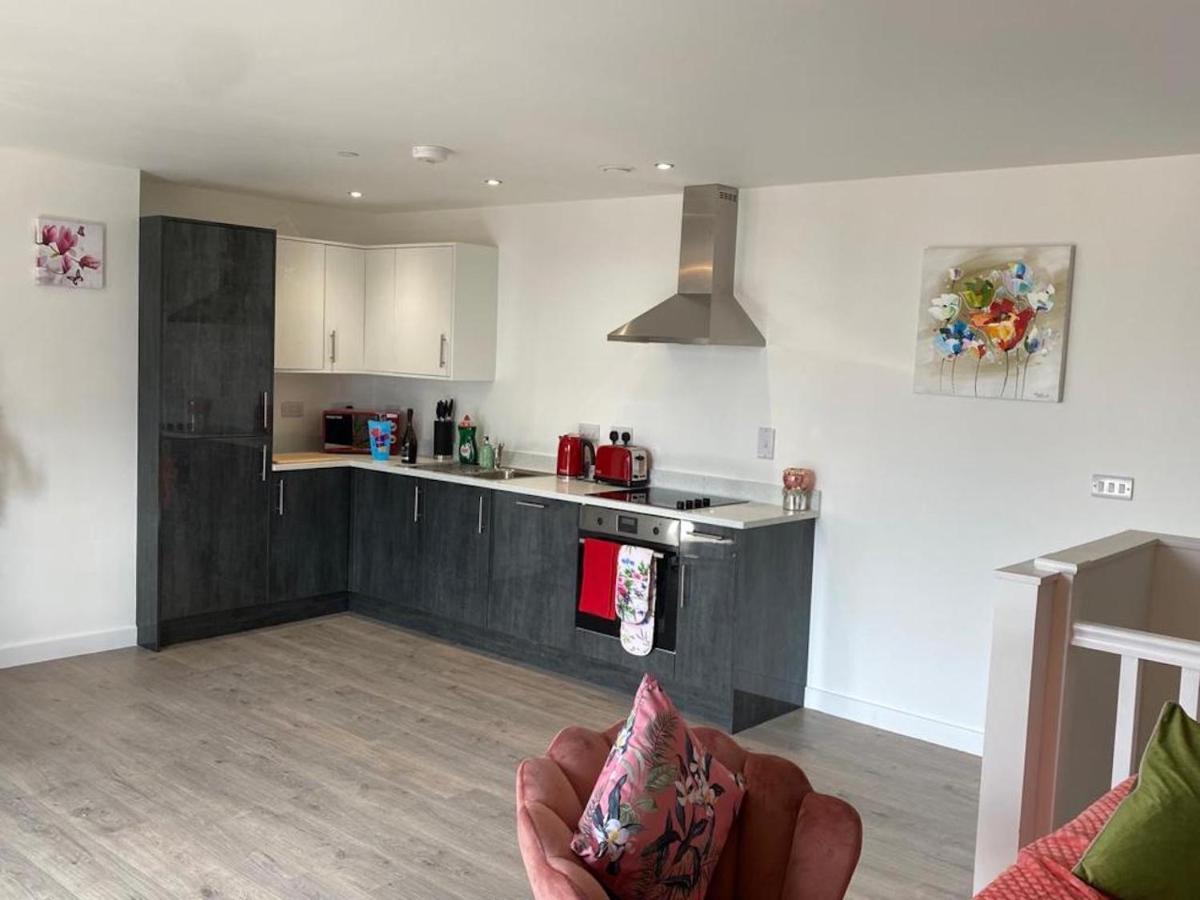 Central 2 Bed Newly Built Duplex Penthouse With Free Gated, On-Site Parking, Lift Access, Self Check-In, Super Fast Wifi, Two Cathedral View Terraces & Sleeps 6 Peterborough Ngoại thất bức ảnh
