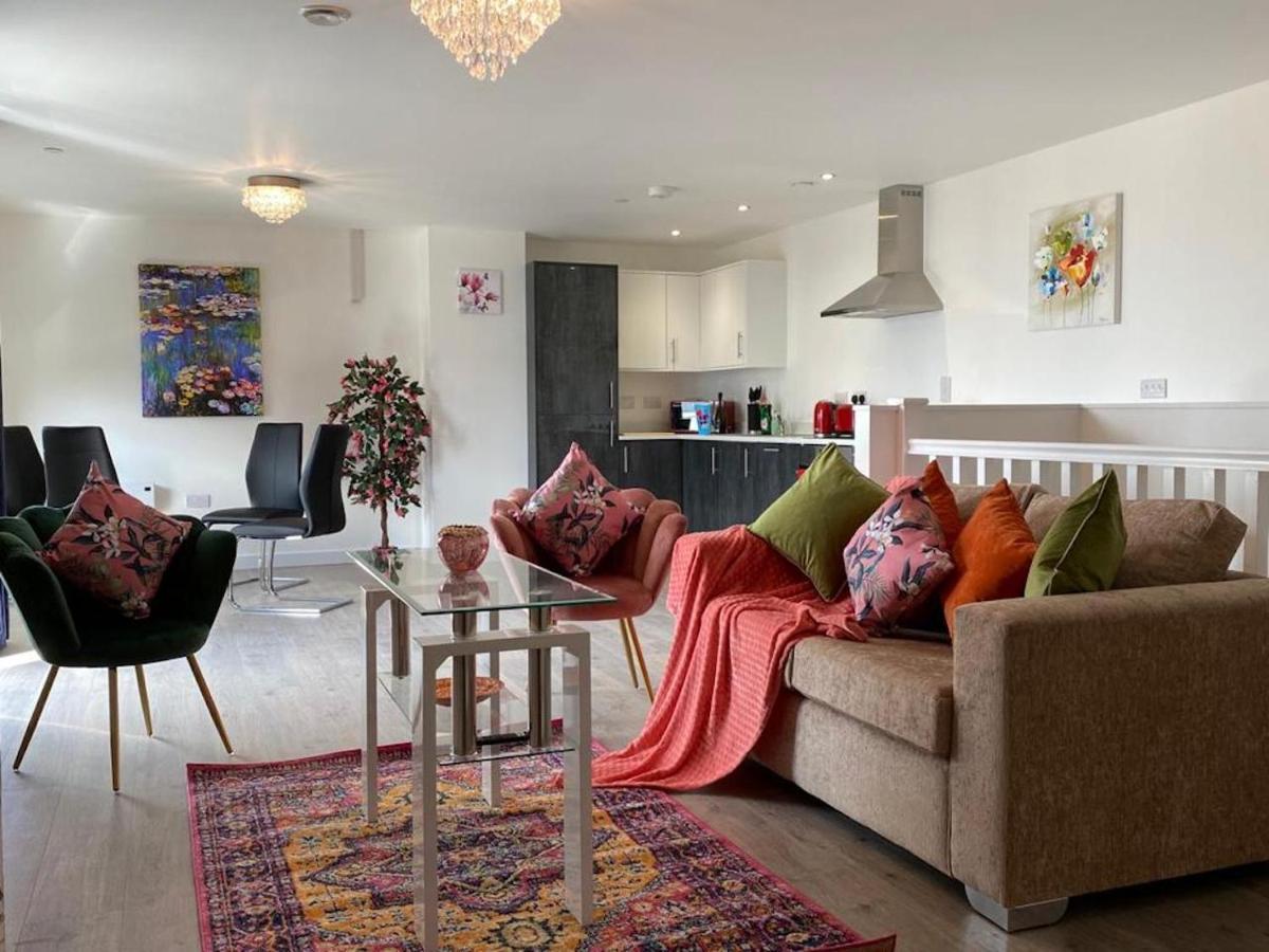 Central 2 Bed Newly Built Duplex Penthouse With Free Gated, On-Site Parking, Lift Access, Self Check-In, Super Fast Wifi, Two Cathedral View Terraces & Sleeps 6 Peterborough Ngoại thất bức ảnh